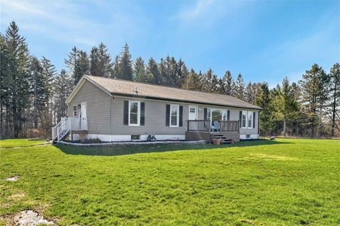 Homes For Sale - 605 Jacobs Road<br/> Walworth, NY 14502