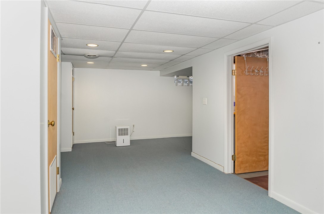 1080 Cherry Hill Lane, Webster, New York image 23