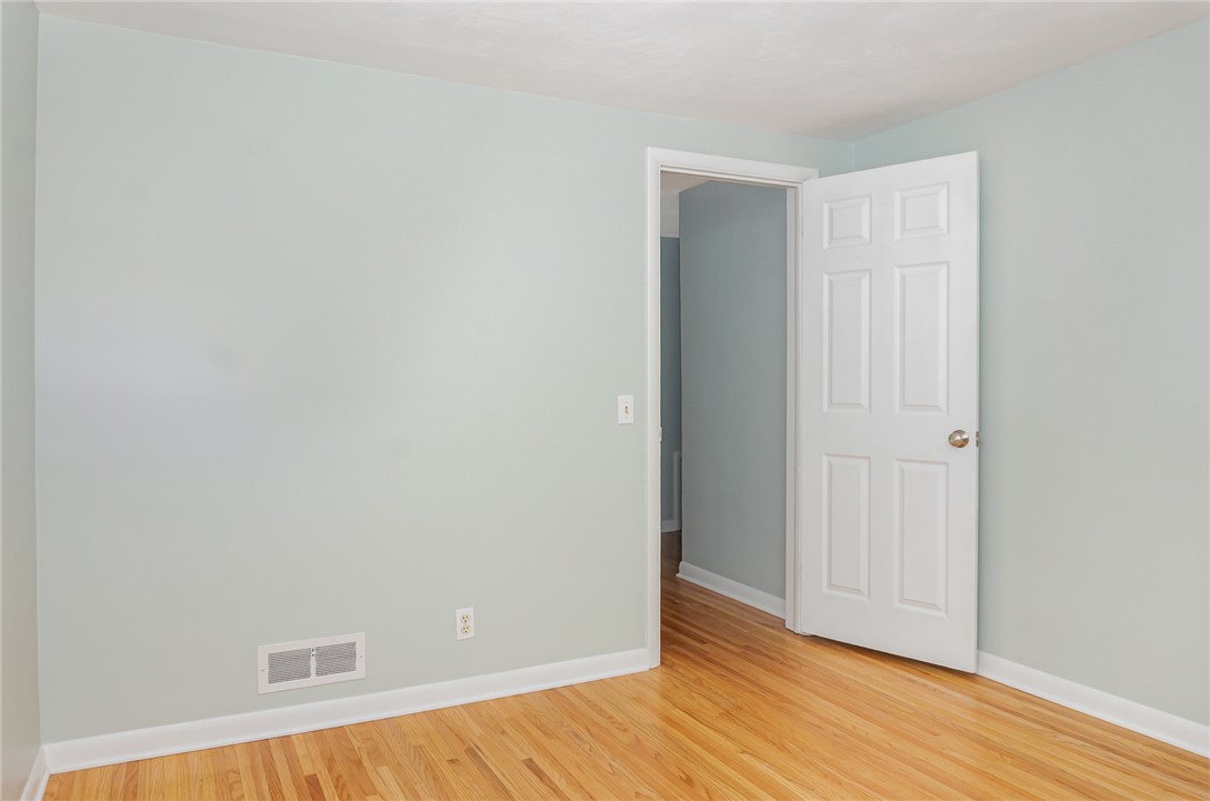 1080 Cherry Hill Lane, Webster, New York image 16