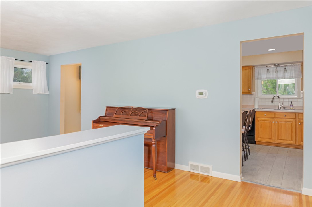 1080 Cherry Hill Lane, Webster, New York image 8