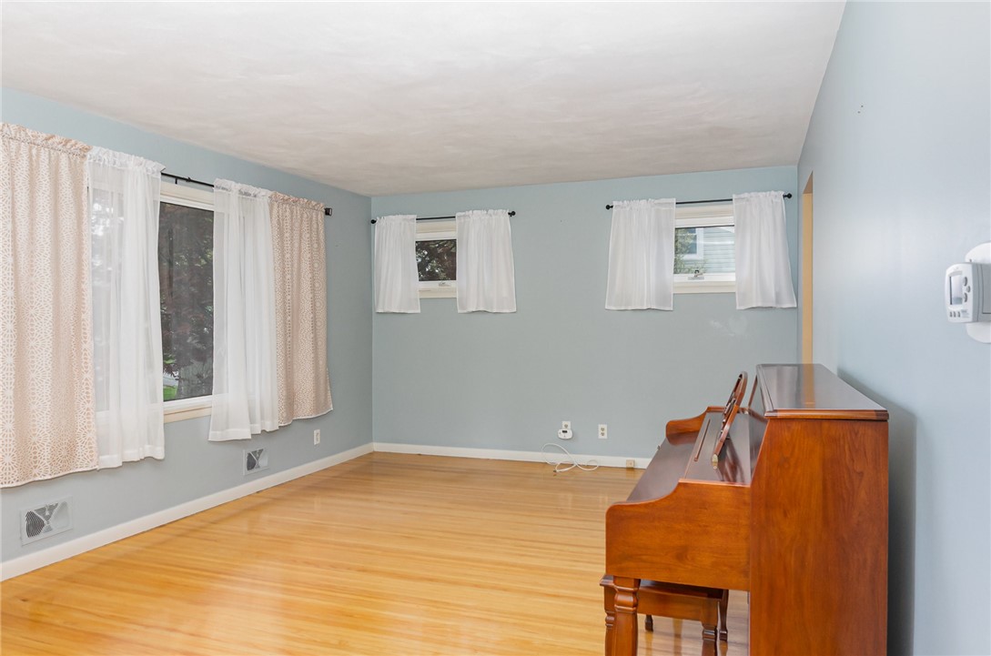 1080 Cherry Hill Lane, Webster, New York image 7