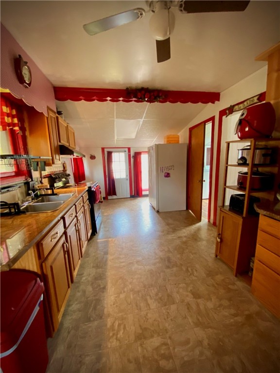 Shelby, New York 14103, United States, 3 Bedrooms Bedrooms, ,2 BathroomsBathrooms,Residential,Active,231425