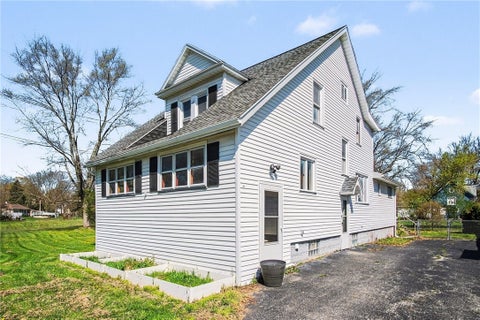 Homes For Sale - 12 Elmgrove Drive<br/> Monroe County, Gates, NY 14606