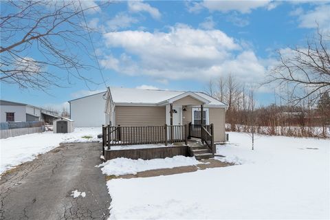 Homes For Sale - 3914 Railroad Avenue<br/> Wayne County, Williamson, NY 14589