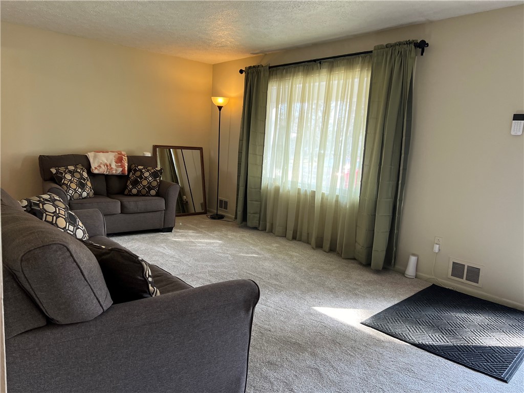 91 Barlow Dr Dr, Greece, New York image 3
