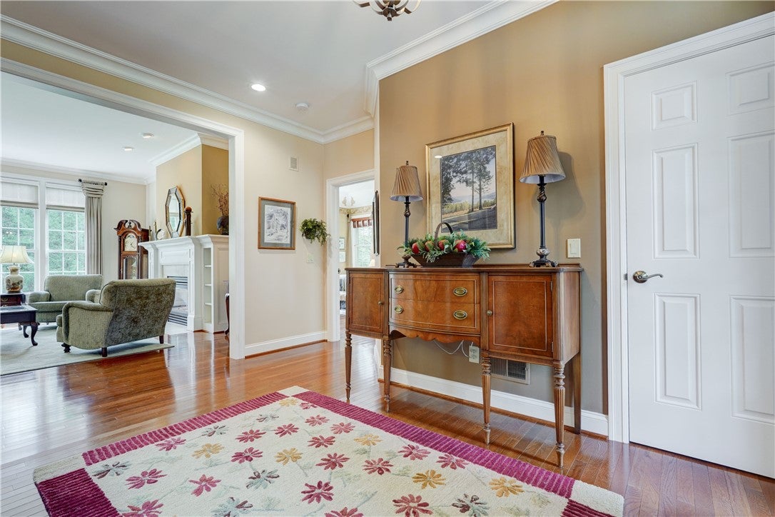 4 Pine Hollow
