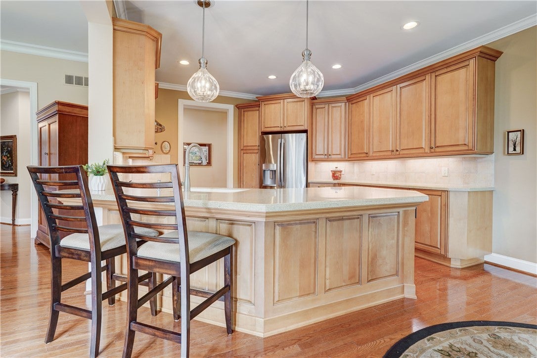 4 Pine Hollow