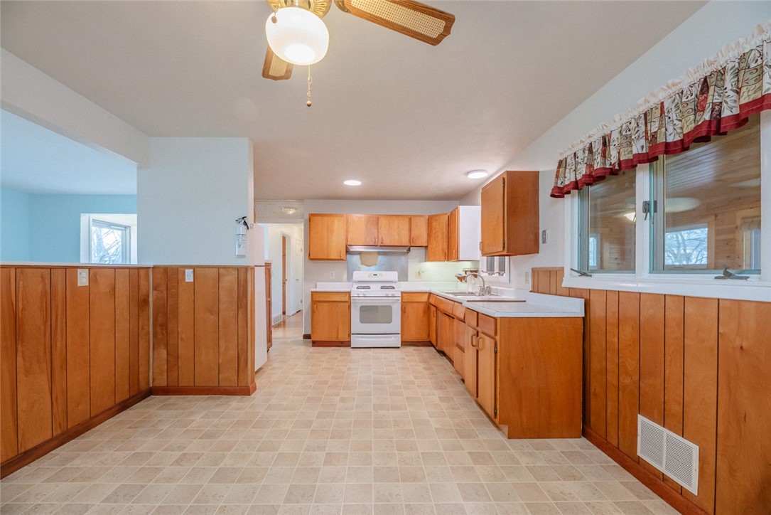 69 Guildhall Road, Henrietta, New York image 10