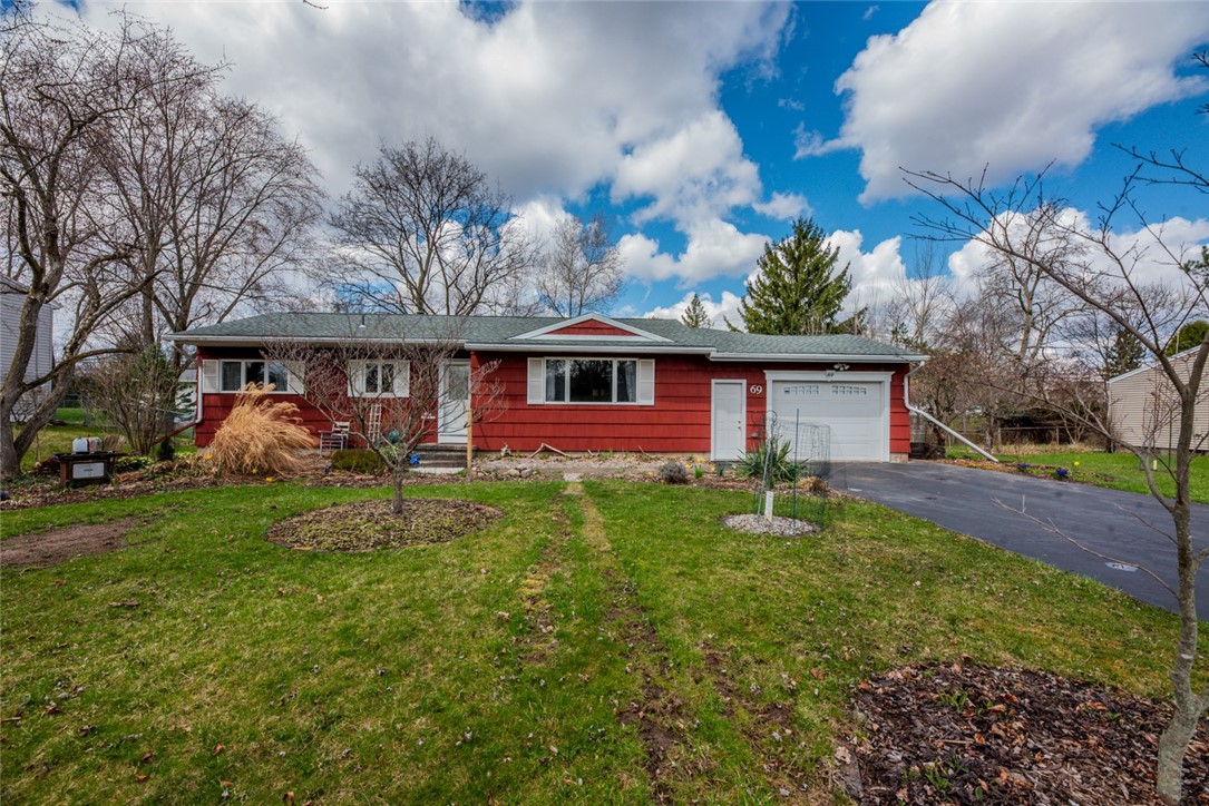 69 Guildhall Road, Henrietta, New York image 1