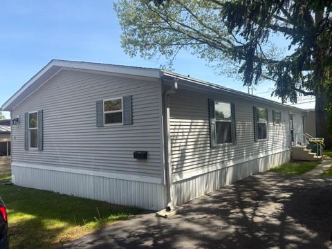 Tiny photo for 5 Skyview Drive, Penfield, NY 14626 (MLS # R1684877)