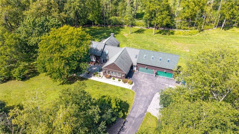 Photo of 3 Graywood Lane, Pittsford, NY 14534 (MLS # R1714023)