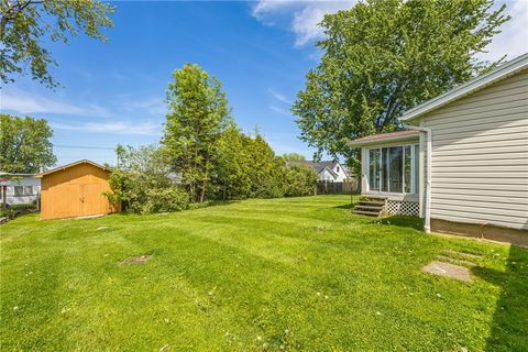 Tiny photo for 96 Grandview Lane, Greece, NY 14612 (MLS # R1684900)