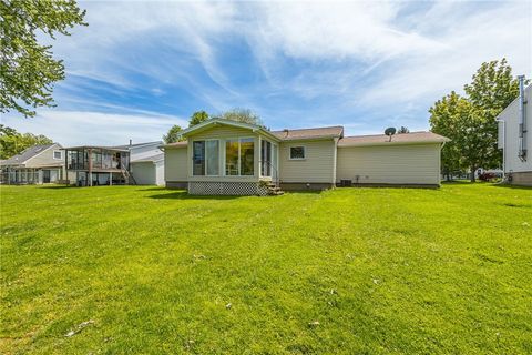 Tiny photo for 96 Grandview Lane, Greece, NY 14612 (MLS # R1684900)