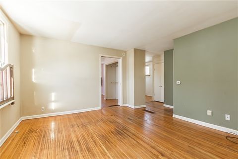 Tiny photo for 4 Sanford Place, Rochester, NY 14620 (MLS # R1654349)