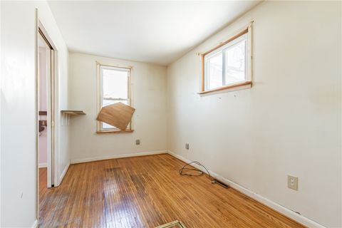 Tiny photo for 4 Sanford Place, Rochester, NY 14620 (MLS # R1654349)