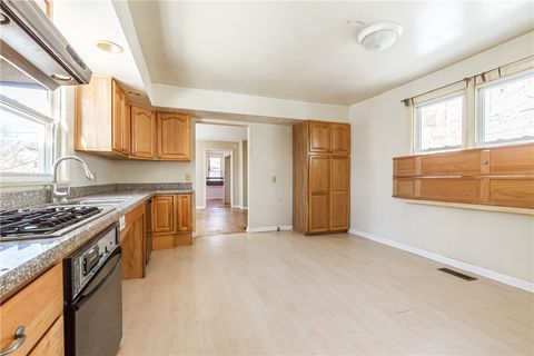 Tiny photo for 4 Sanford Place, Rochester, NY 14620 (MLS # R1654349)