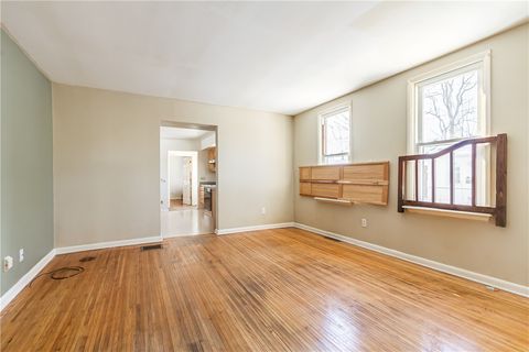 Tiny photo for 4 Sanford Place, Rochester, NY 14620 (MLS # R1654349)