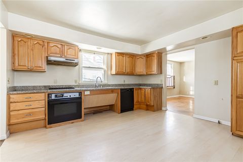 Tiny photo for 4 Sanford Place, Rochester, NY 14620 (MLS # R1654349)