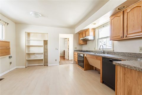 Tiny photo for 4 Sanford Place, Rochester, NY 14620 (MLS # R1654349)