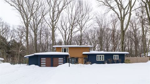 Homes For Sale - 510 Oakridge Drive<br/> Irondequoit, NY 14617