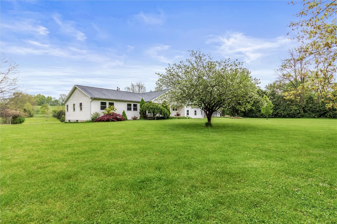 1092 Farmington Road Rd, Macedon, New York image 3