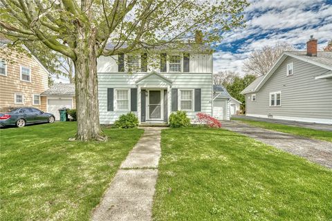 Homes For Sale - 30 Parkwood Road<br/> Rochester, NY 14615
