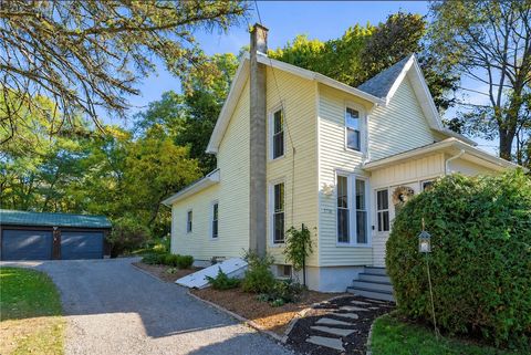 Homes For Sale - 5758 West Henrietta Road Rd<br/> Monroe County, Henrietta, NY 14586