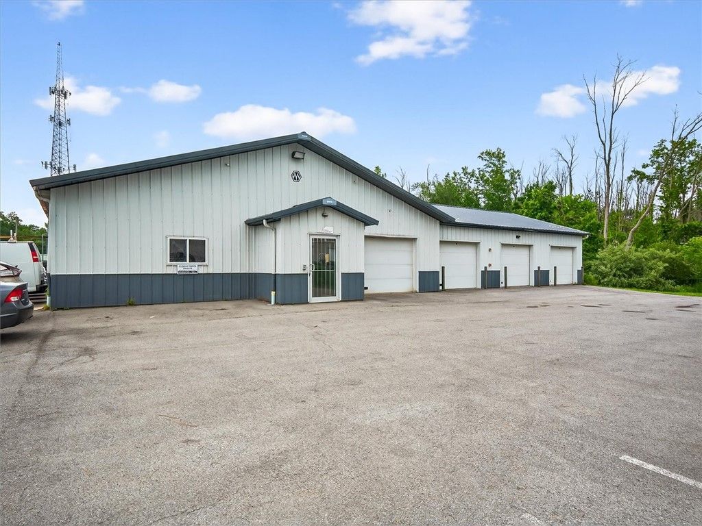 Photo of 6378 Dean Parkway Pkwy, Ontario, NY 14519 (MLS # R1615276)