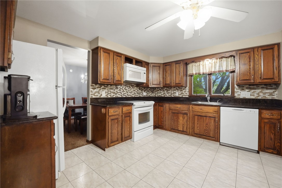 Lockport Town, New York 14094, United States, 3 Bedrooms Bedrooms, ,3 BathroomsBathrooms,Residential,Active,229281