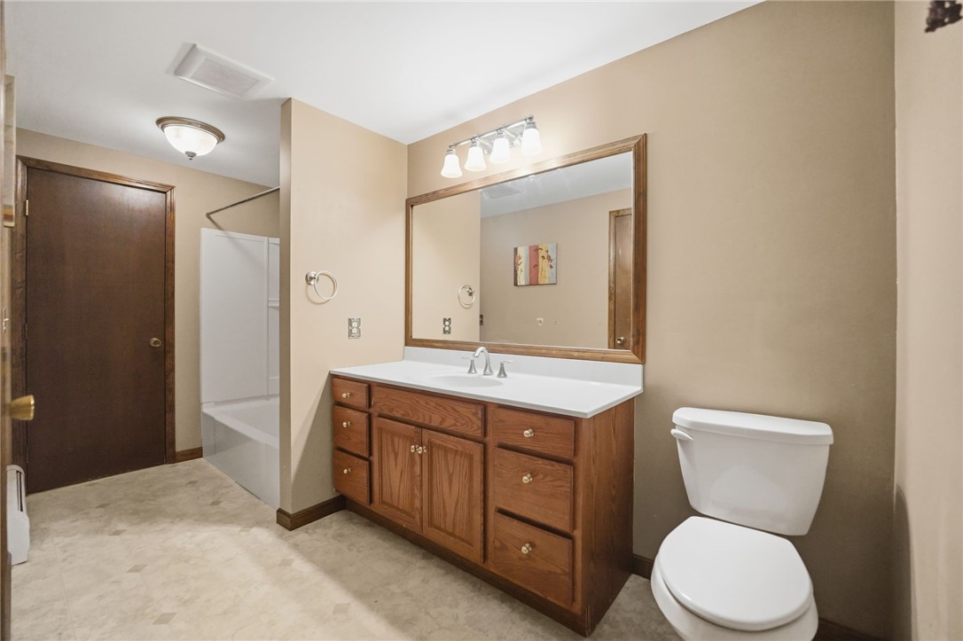 Lockport Town, New York 14094, United States, 3 Bedrooms Bedrooms, ,3 BathroomsBathrooms,Residential,Active,229281