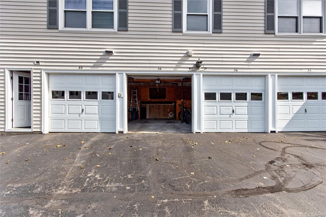 38 Falcon Lane E