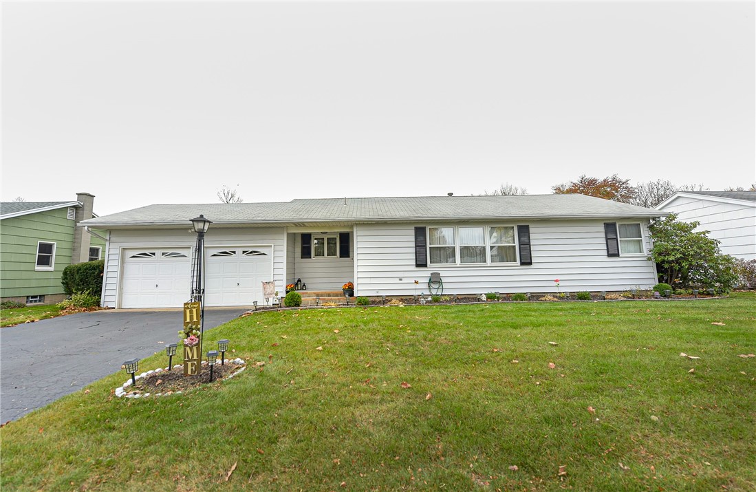 18 John Jay Drive, Irondequoit, New York image 1