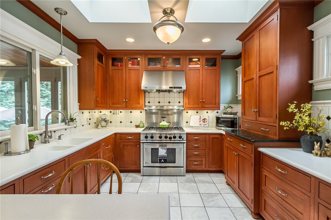 45 Monroe Avenue, Pittsford, New York image 23