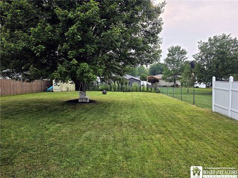 Tiny photo for 4374 Robin Lane, Hamburg, NY 14075 (MLS # R1700283)