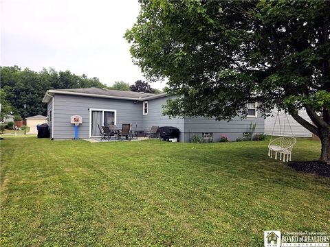 Tiny photo for 4374 Robin Lane, Hamburg, NY 14075 (MLS # R1700283)