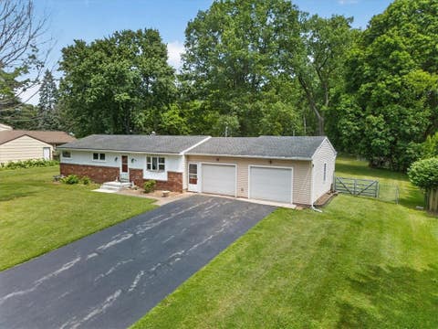 Photo of 17 Briarwood Lane, Perinton, NY 14450 (MLS # R1709107)