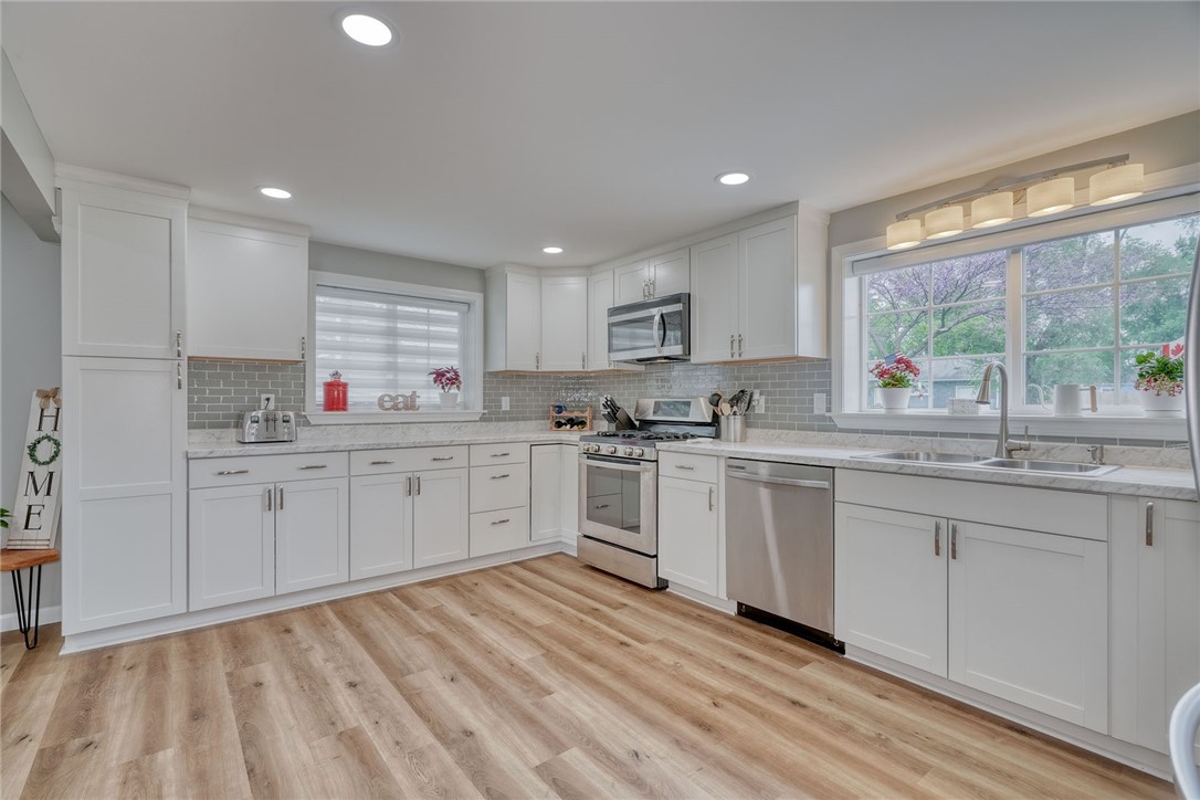 356 Wildbriar Road, Henrietta, New York image 3