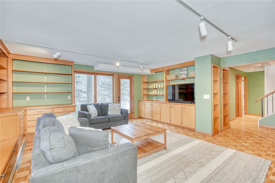 684 Lake Road, Webster, New York image 33