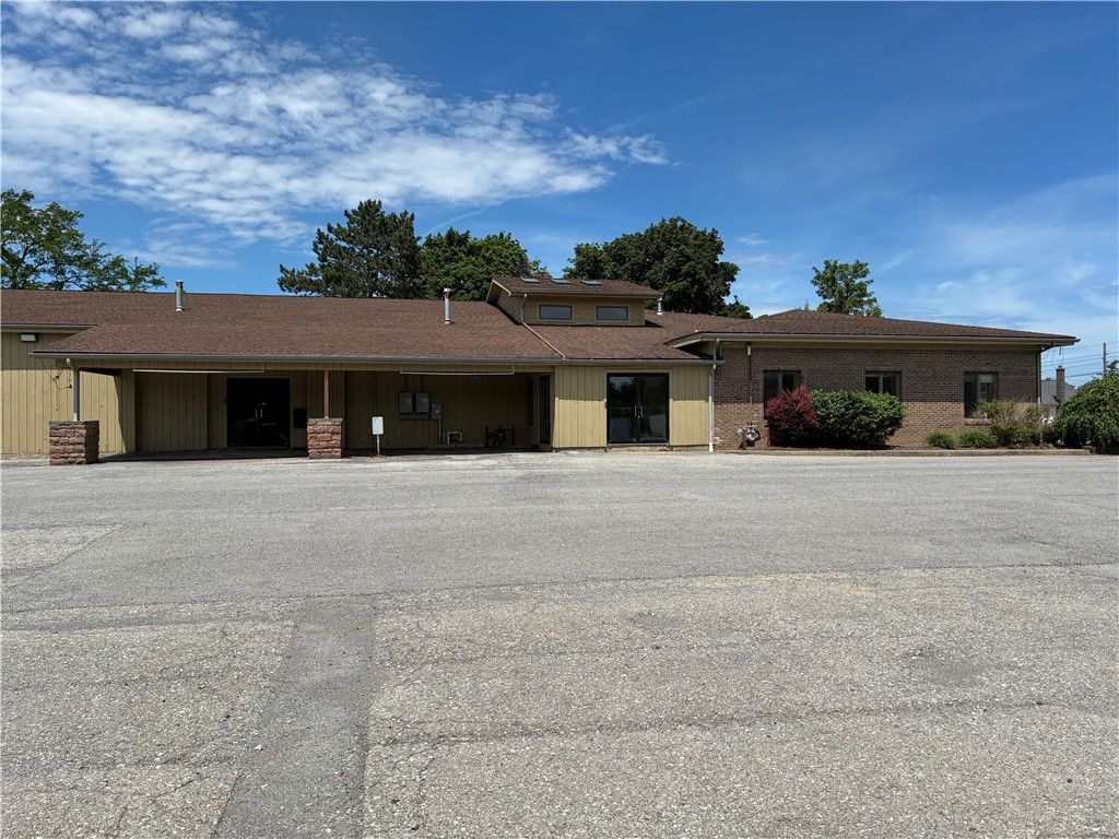 Photo of 1249-1251 Lehigh Station Road, Henrietta, NY 14467 (MLS # R1690016)