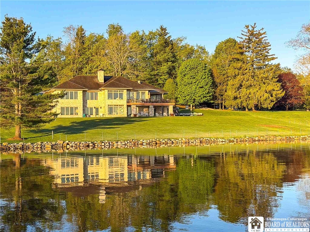 4028 W Lake Road
