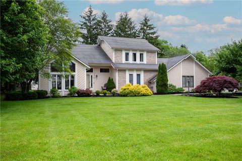 Homes For Sale - 72 Caversham Woods<br/> Pittsford, NY 14534