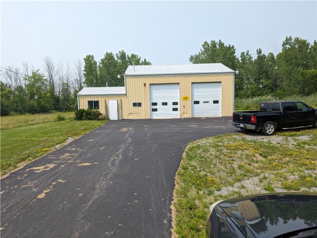 Photo of 1576 Ridge Road, Webster, NY 14580 (MLS # R1657427)