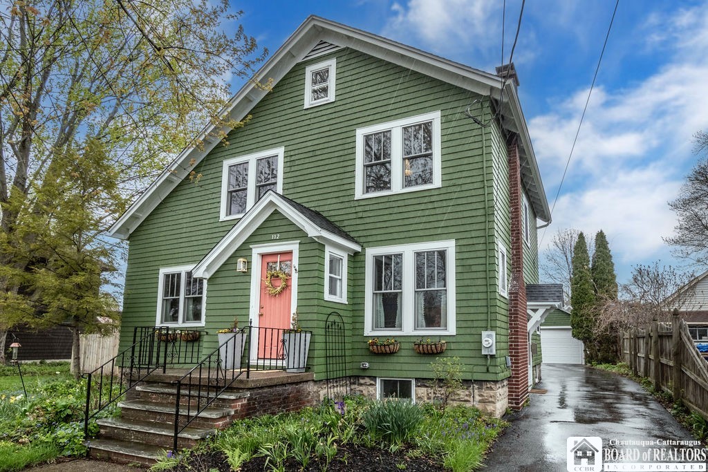 112 Los Robles Street