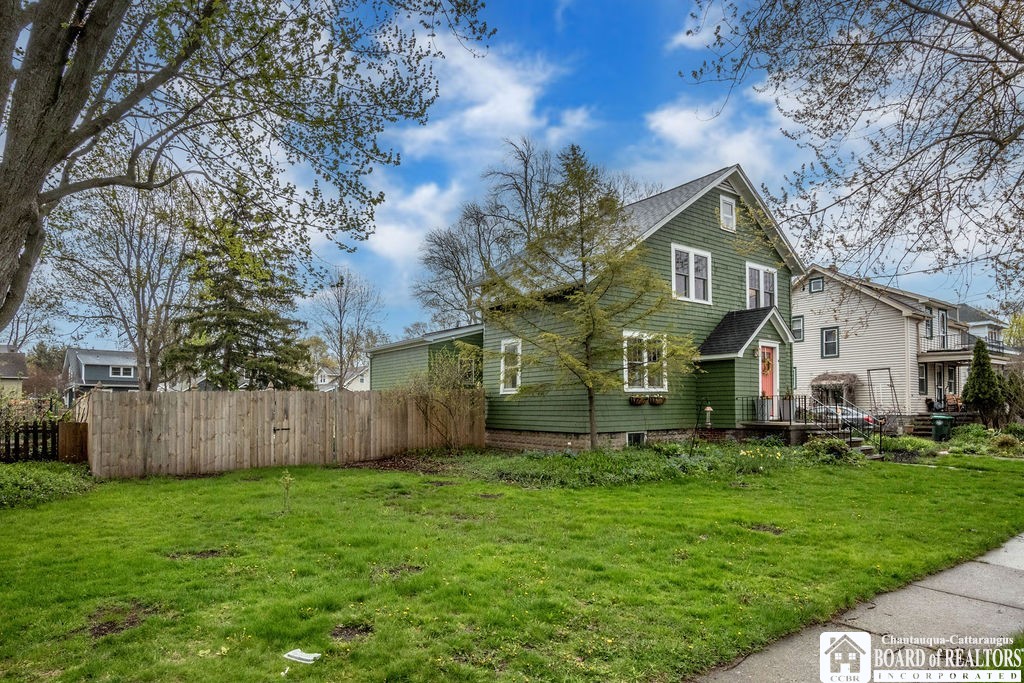 112 Los Robles Street