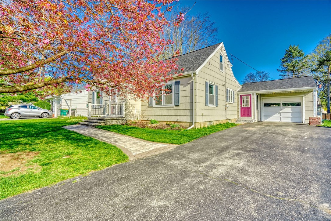 486 Pineview Dr, Webster, New York image 2