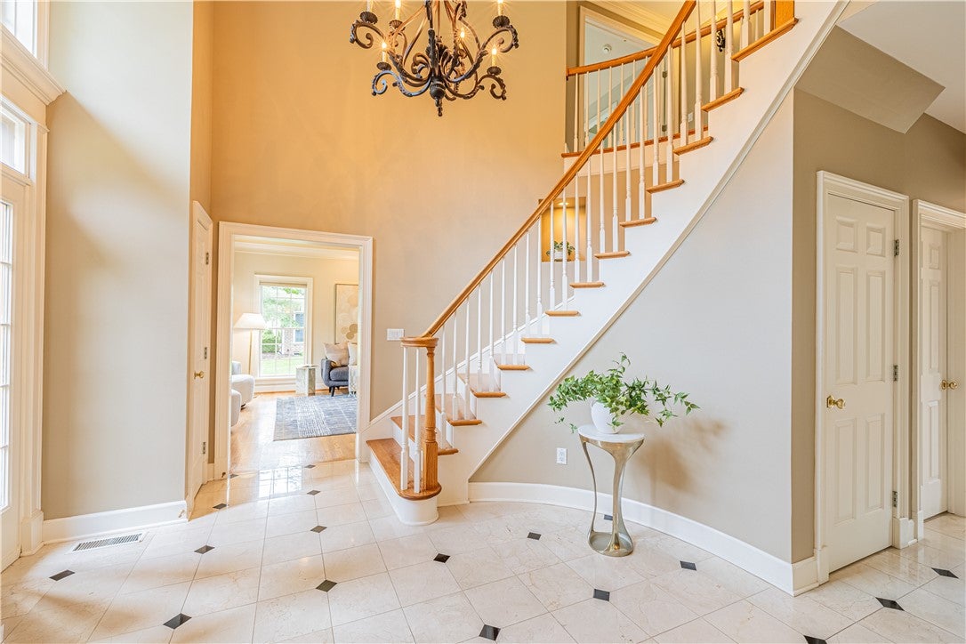 210 Royal View