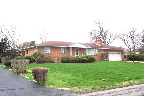 Homes For Sale - 4 Meadowbrook Drive<br/> Albion, NY 14411