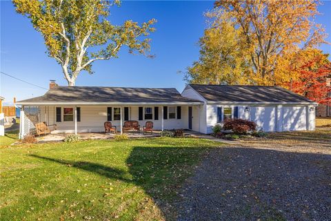 Photo of 523 Ontario Drive, Ontario, NY 14519 (MLS # R1647364)