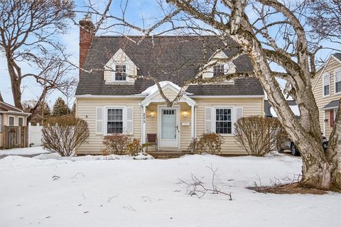 Homes For Sale - 205 Thorncliffe Drive<br/> Irondequoit, NY 14617