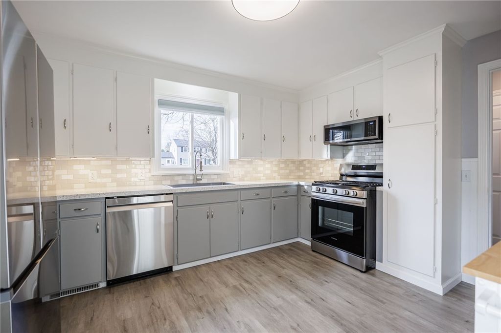 Photo of 488 Covewood Boulevard, Webster, NY 14580 (MLS # R1667095)